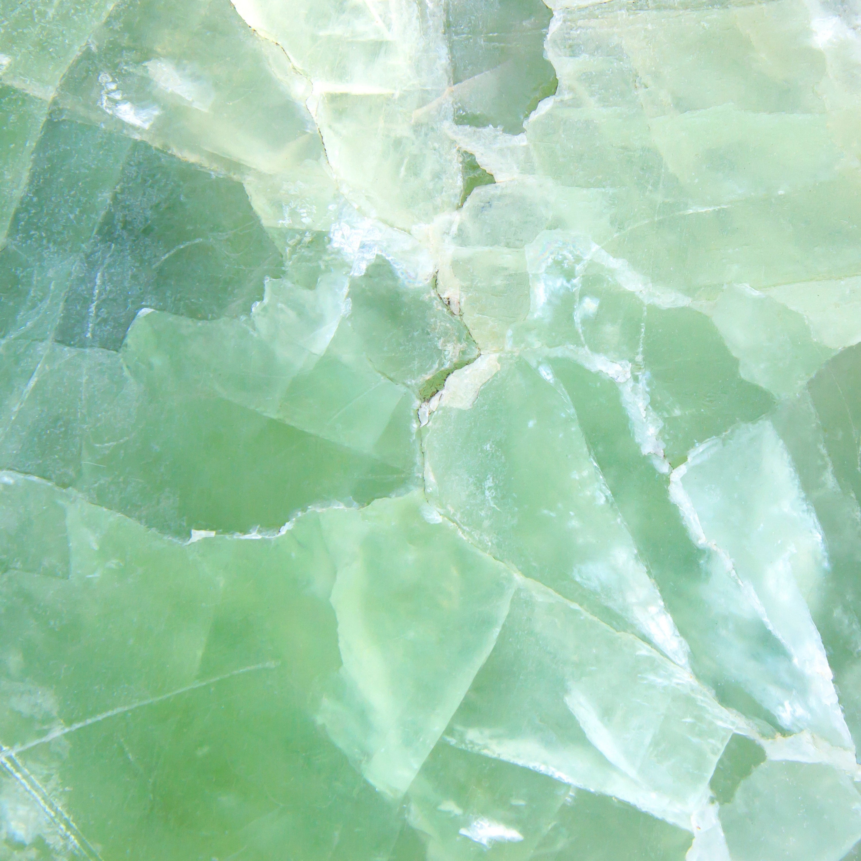 Smaragdmineralien in der Hautpflege: Natürliche Schönheit mit Anti-Aging-Effekt
